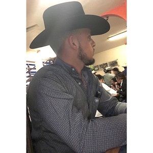 Meet your Posher, Javier